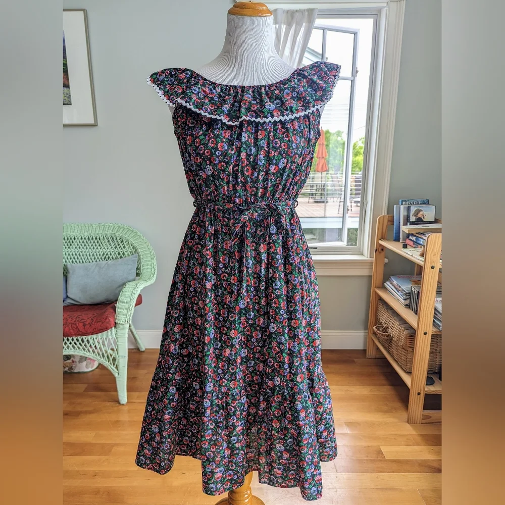 Vintage 1970s Pink Purple On Black Floral Ruffle Collar Prairie Dress M/L Retro - Picture 1 of 3